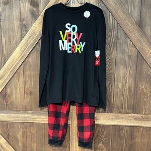 NWT North Pole Trading Co.Men's So Very Merry Two Piece Sleepwear Set Size Med.